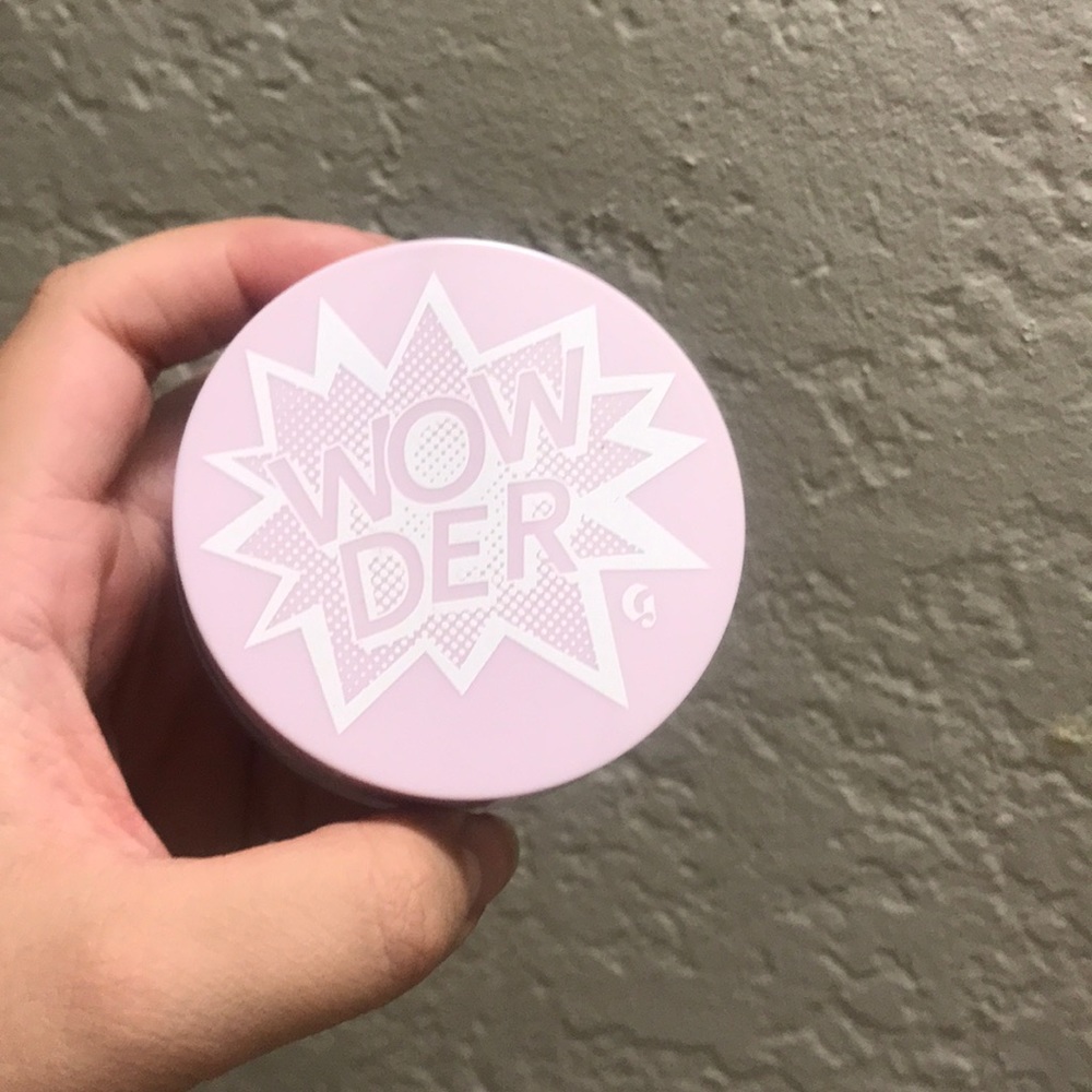 Glossier Wowder in Light/Medium